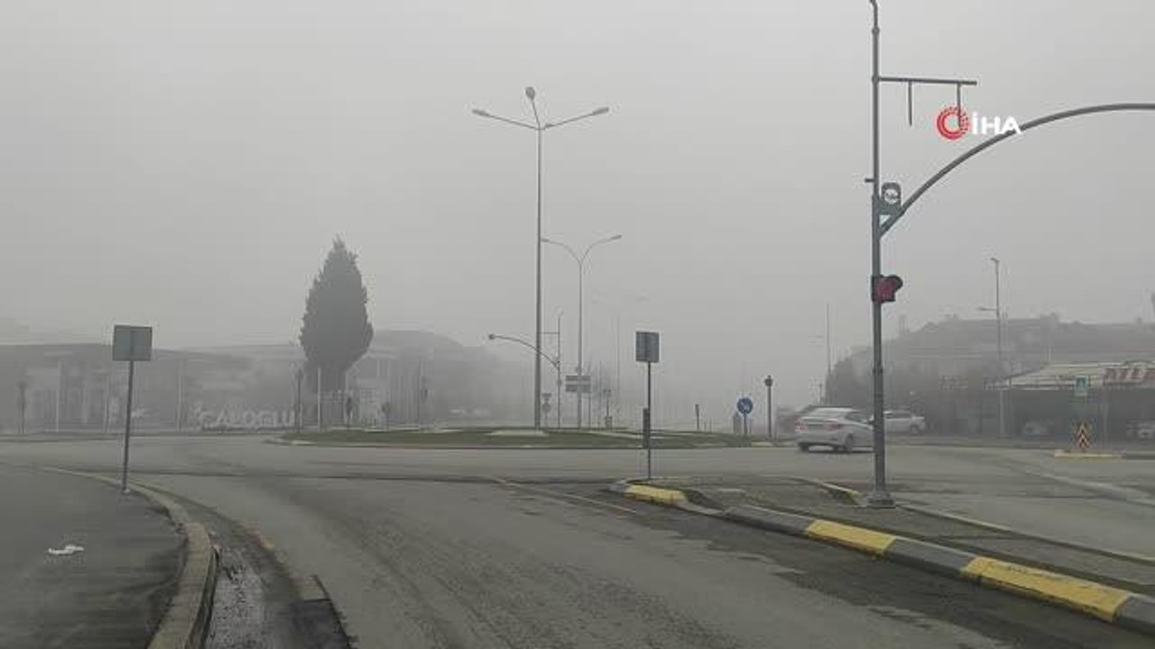 Vatandaşlar güne sisle uyandı, görüş mesafesi 50 metreye kadar düştü