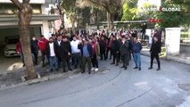 Mersin'de bir grup, yerel gazete binasına yumurta ve boya attı