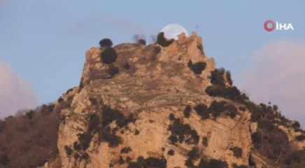 İskenderun'da kartpostallık dolunay manzarası