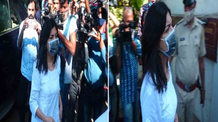 Bappi Lahiri के निधन की खबर सुन रोते हुए उनके घर पहुंचीं Alka Yagnik; Watch video | FilmiBeat