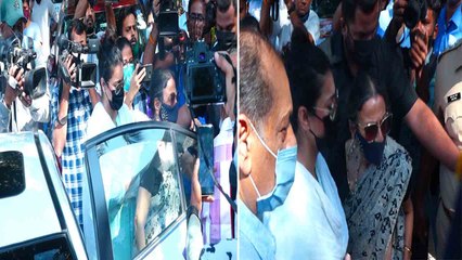 Bappi Lahiri के निधन की खबर सुन रोते हुए उनके घर पहुंचीं Kajol और Tanuja Watch video | FilmiBeat