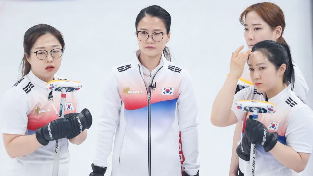 한국 컬링, 스위스에 져 3승 4패...7위로 밀려 4강행 불투명 / YTN
