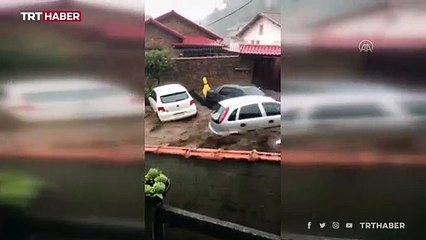 Sel ve toprak kayması sonucu 18 kişi hayatını kaybetti!