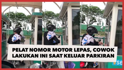 Pelat Nomor Motor Lepas, Cowok Lakukan Hal Ini saat Keluar Parkiran: Memang Beda
