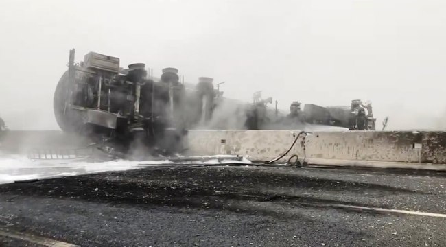 Lidi, autocisterna si ribalta e va in fiamme sulla A1 (16.02.22)