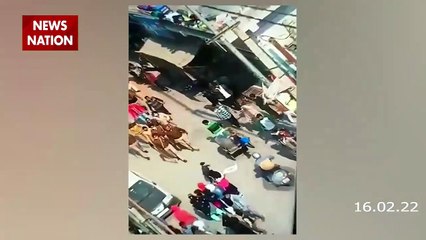 Viral Video: गाजियाबाद में हिजाब के पक्ष में सड़क पर उतरी महिलाएं, पुलिस ने दौड़ाया