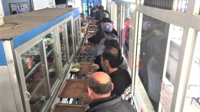 ‘Ucuz’ yemek kuyruğu: Kuru fasulye 5, iskender 12 TL