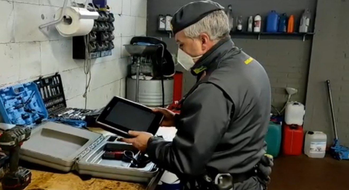 Camaiore (LU) - Sequestrata autofficina abusiva...