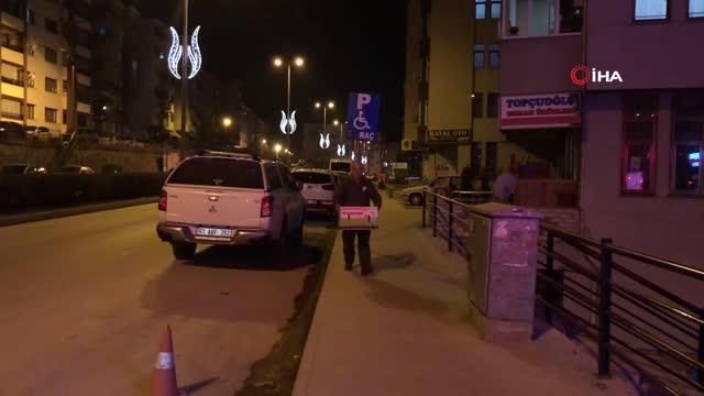 Donmak üzereyken bulunan 10 günlük boz ayıların imdadına imdadına ekipler yetişti