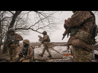 Some Russian forces near Ukraine return to bases