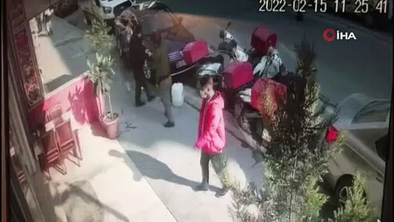 Kebapçıda motokurye olarak işe başlamıştı; ikinci siparişinde motosikleti çaldı