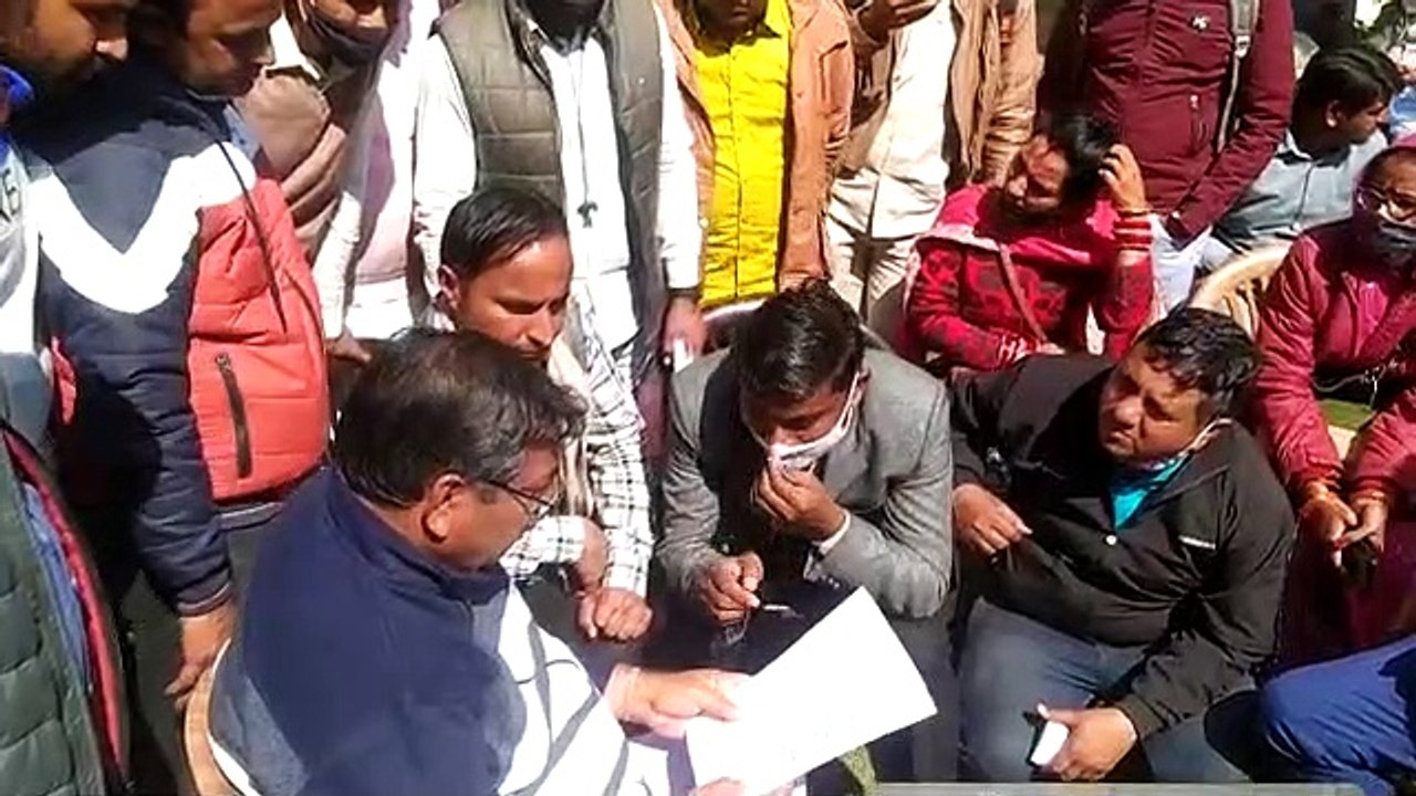 सतीश पूनिया के घर पर पहुंचकर युवाओं ने रखी ये बड़ी मांग
