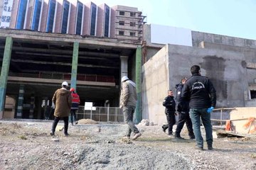 Alışveriş merkezi inşaatında yaralı halde bulundu