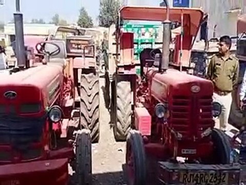 illegal gravel transport : अवैध बजरी परिवहन करते दो ट्रैक्टर ट्रॉली किए जब्त,चालक गिरफ्तार