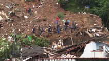 Sobe a 38 número de mortos por temporal em Petrópolis