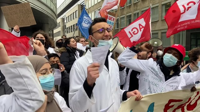 Numéros INAMI : Les étudiants en médecine francophone manifestent devant le cabinet du ministre de la Santé
