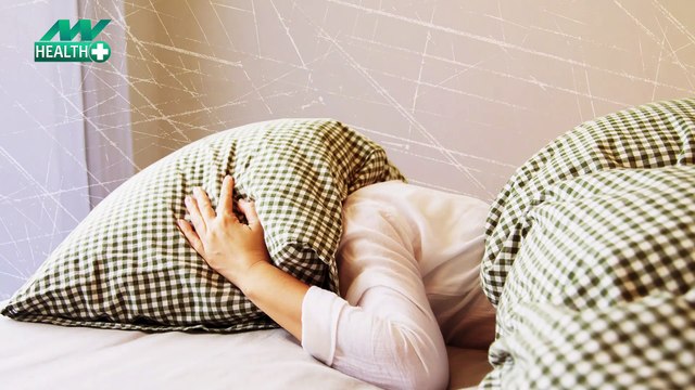 आंखें फड़कने की प्रॉब्लम को न करें इग्नोर, इन सीरियस Symptoms पर करें गौर |Eye Twitching | Eye Twitching Causes|