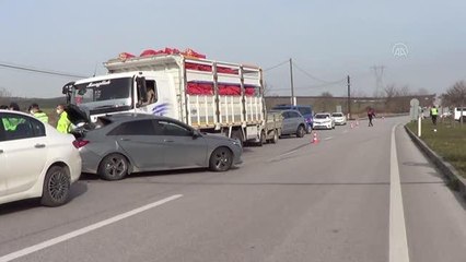 ÇANAKKALE - Kamyonla otomobil çarpıştı, 1 kişi öldü, 2 kişi yaralandı