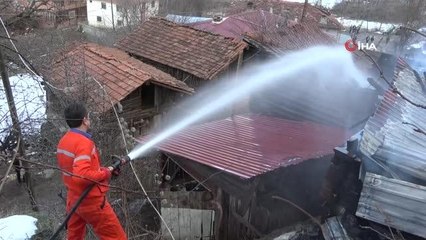 Vali Çakır: "40 hanenin 15 hanesi yandı, şükür can kaybı yok"