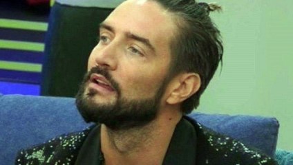 “Sono pagato”. Bomba Alex Belli al GF Vip, ammette tutto allegramente. Ne dice tante di cose