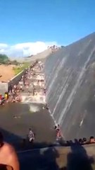 Mieux qu'un parc d'attraction, ces brésiliens se jettent du haut d'un barrage