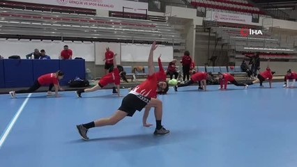 A Milli Kadın Hentbol Takımı, İzlanda maçı hazırlıklarına başladı