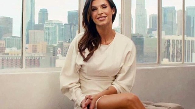 “Ecco quanto l’hanno pagata”. Elisabetta Canalis, il suo spot per la Liguria