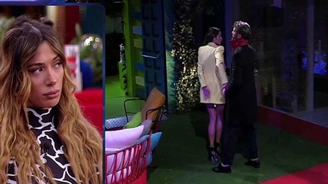 Alex Belli e Delia Duran chiusi bagno senza microfono e telecamere caos al GF Vip