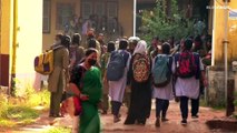 إجراءات أمنية مشددة في الهند مع إعادة فتح المدارس بعد خلاف حول ارتداء الحجاب في الأقسام