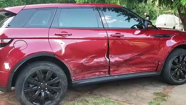 Colisão entre Pampa e Range Rover deixa diversos estragos