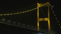 FSM Köprüsü, Çocukluk Çağı Kanser Günü'ne dikkati çekmek için ışıklandırıldı