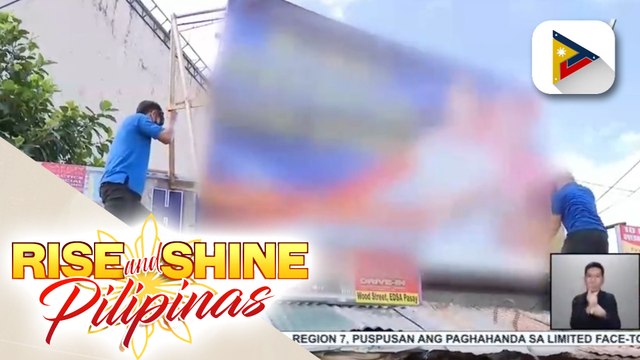 Naglalakihang poster sa EDSA northbound, pinagbabaklas ng Comelec at MMDA; Ilang may-ari, tumangging ipatanggal ang posters ng kandidato