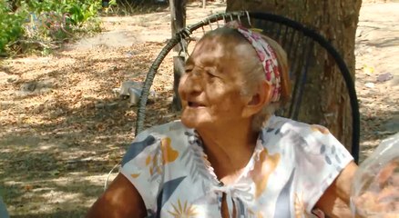mqn-Abuela Cuya tiene 98 años y todavía vende bolsas de tamarindo-160222