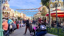 Disneyland Paris : Waiting for the Parade