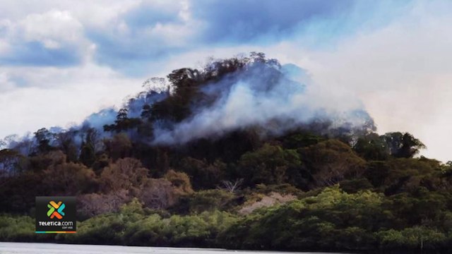 tn7-Bomberos-y-Sinac-ya-lograron-controlar-incendio-forestal-en-Guanacaste-160222
