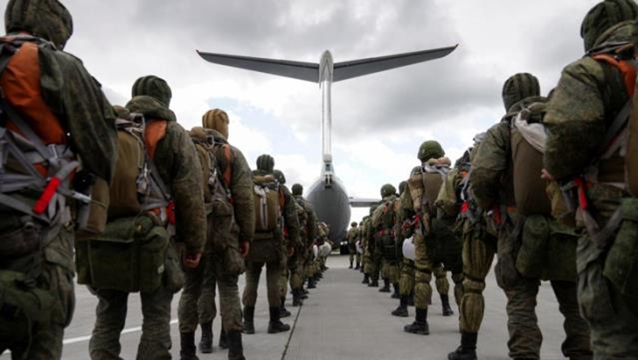 Bu gidişle savaşı ABD çıkaracak! Rusya'nın sınıra 7 bin ilave asker gönderdiğini iddia ettiler