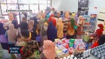 Ibu-Ibu Rela Antre Demi Mendapat Minyak Goreng Murah