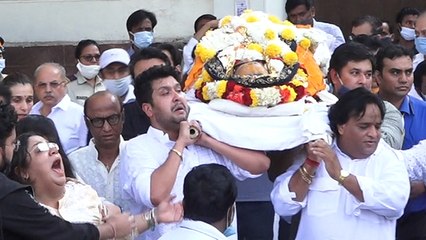 Bappi Lahiri Last Rites में बेटी बेटे का रो रो कर बुरा हाल Full Video Viral । Boldsky