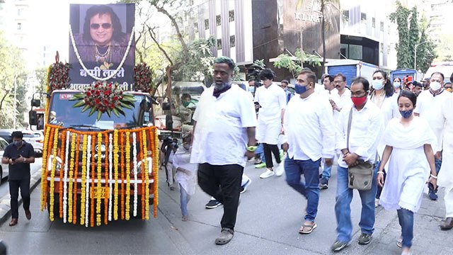 Bappi Lahiri Last Rites On Road Full Video । Boldsky