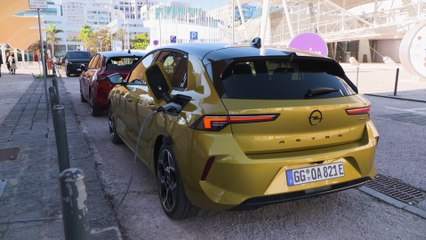 The new Opel Astra Plug-in Hybrid Charging
