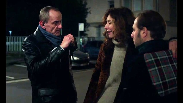 VIENS JE T’EMMÈNE Film Extrait - C'est pas le moment de s'embrasser dans la rue