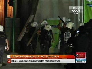 Penunjuk perasaan dan polis bertempur