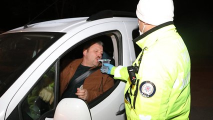 Amasya’da alkollü çıkan yolcudan ilginç savunma: "İçmeyip de ne yapalım"
