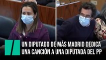 Un diputado de Más Madrid dedica una canción a una diputada del PP y su cara lo dice todo