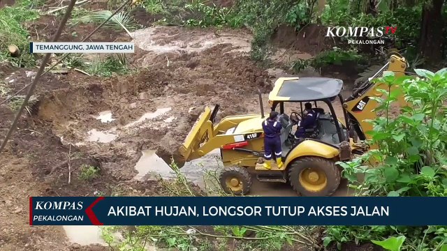 Akibat Hujan Deras Longsor Tutup Akses Jalan