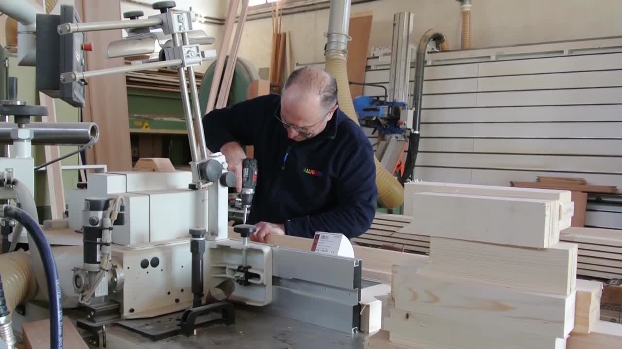 Caro bollette, l'artigiano: "Nella mia ditta riscaldamento spento, cosi' sopravviviamo"