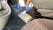 Un agente de Guardia Civil inspecciona los dobles fondos que contenían droga en un vehículo