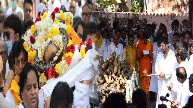 Bappi Lahiri Death; बप्पी दा को किसे दी मुखाग्नि,देखिए वीडियो | FilmiBeat