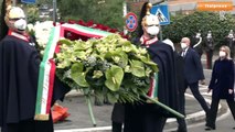 Moro, Mattarella depone una corona di fiori in via Fani