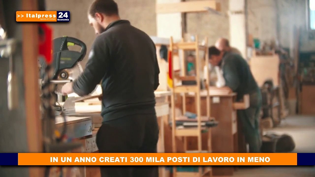 In un anno creati 300 mila posti di lavoro in meno